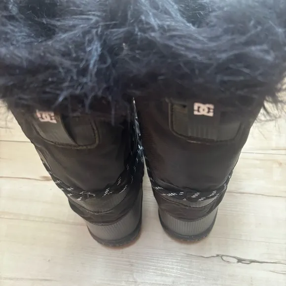 DC Black Winter Boots with Faux Fur Womens size 7