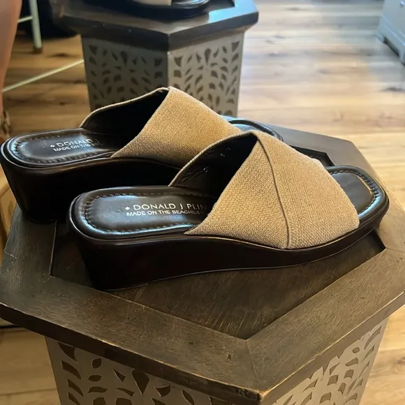Donald Pliner Beige and Black Sandals