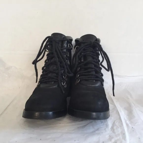 Donald Pliner Black Nubuck Leather Lace up Hiking Style Boot Size 6 - 6.5 M Lug