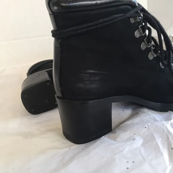 Donald Pliner Black Nubuck Leather Lace up Hiking Style Boot Size 6 - 6.5 M Lug