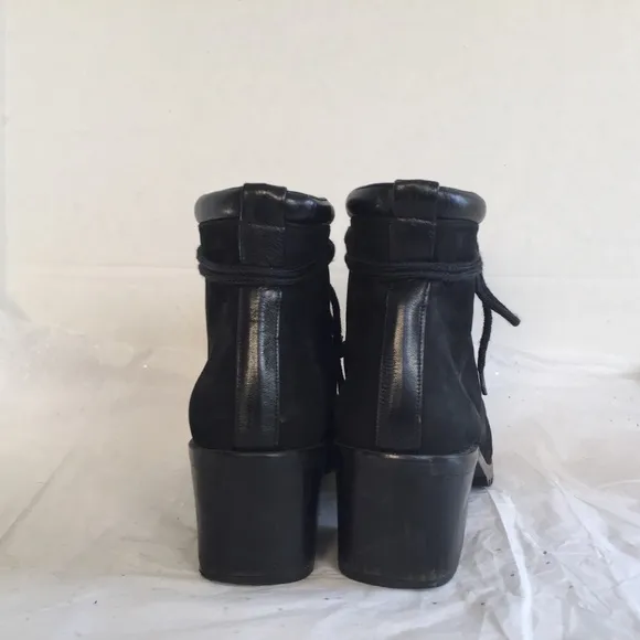 Donald Pliner Black Nubuck Leather Lace up Hiking Style Boot Size 6 - 6.5 M Lug