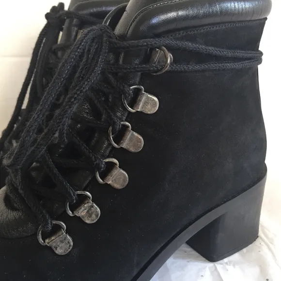 Donald Pliner Black Nubuck Leather Lace up Hiking Style Boot Size 6 - 6.5 M Lug