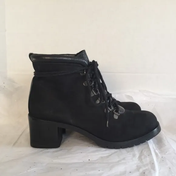 Donald Pliner Black Nubuck Leather Lace up Hiking Style Boot Size 6 - 6.5 M Lug