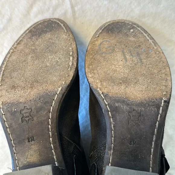 Donald Pliner Dalis Black Suede Hooded Ankle Boots SZ 8 2 Side Zipper 2 Buckles