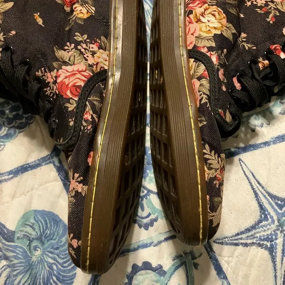 Dr. Doc Martens  Floral Victorian Canvas Rose Flowers Boots Women’s US 7