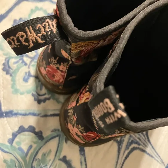 Dr. Doc Martens  Floral Victorian Canvas Rose Flowers Boots Women’s US 7