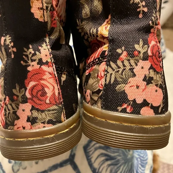 Dr. Doc Martens  Floral Victorian Canvas Rose Flowers Boots Women’s US 7