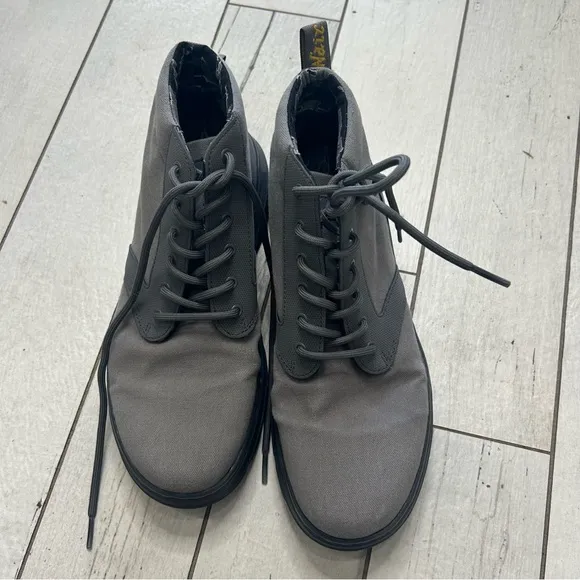 Dr. Doc Martens Womens 10 Men’s 9 Bonny II Gray Suede Casual Ankle Booties Boots