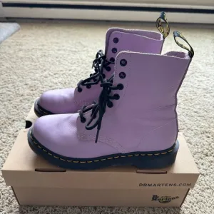 Dr. Martens 1460 Pascal Lilac Virginia Leather