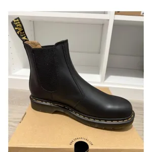 Dr. Martens 2976 Women's Chelsea Boot, Size 8- Black Smooth