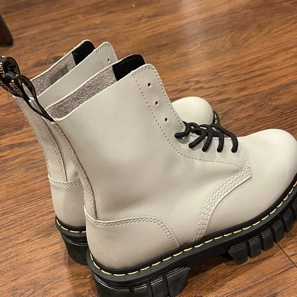 Dr. Martens Audrick 8-Eye Leather Boots for Women Size 8 Cobblestone Grey