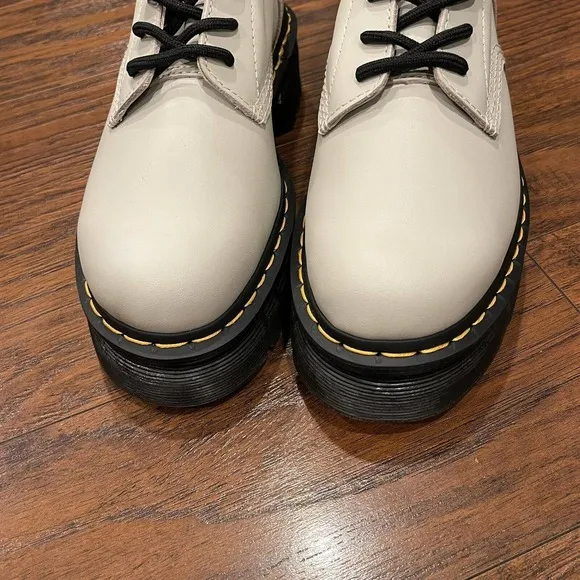 Dr. Martens Audrick 8-Eye Leather Boots for Women Size 8 Cobblestone Grey
