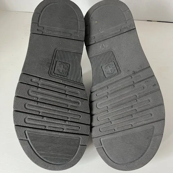 Dr. Martens Chilton Black Hydro Leather Sandals – Size 10 US