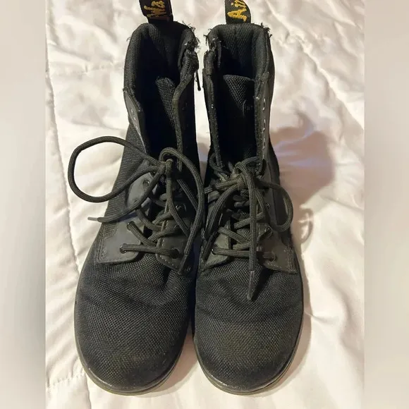 Dr Martens JUNIOR COMBS EXTRA TOUGH POLY CASUAL BOOTS size 4