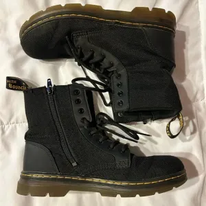 Dr Martens JUNIOR COMBS EXTRA TOUGH POLY CASUAL BOOTS size 4