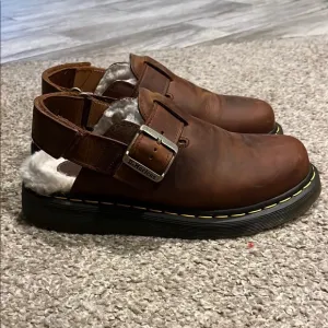 Dr. Martens Women’s Warm Brown Leather Jorge II Slingback Mule Faux Fur Lined