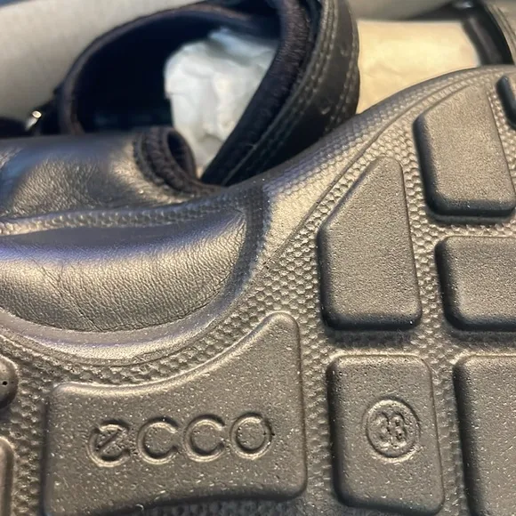 Ecco black Sandals 2 strap women’s size 38 7 7.5