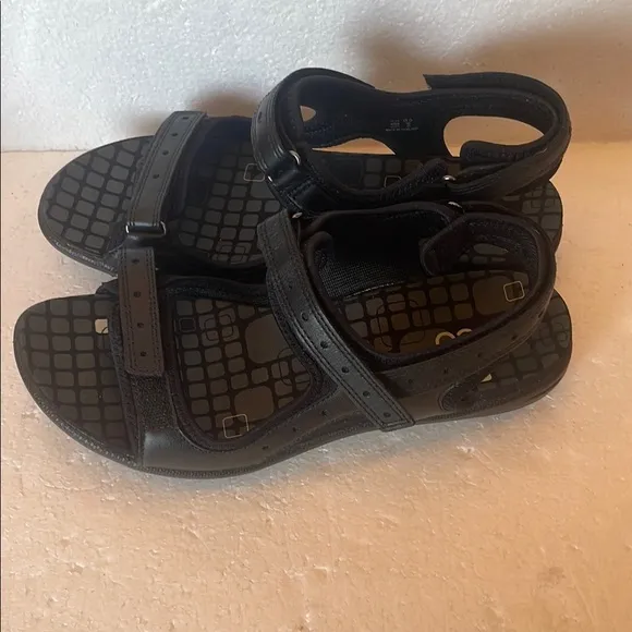 Ecco black Sandals 2 strap women’s size 38 7 7.5