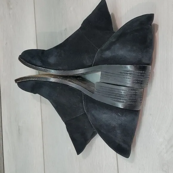 Eileen Fisher Women Leaf Ankle Suede Heels boots shoes sz 8.5