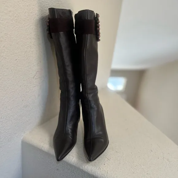 ESCADA KNEE HIGH‎ BROWN SOFT LEATHER BOOTS WITH EMBELISHMENT. Size 35.5 READ