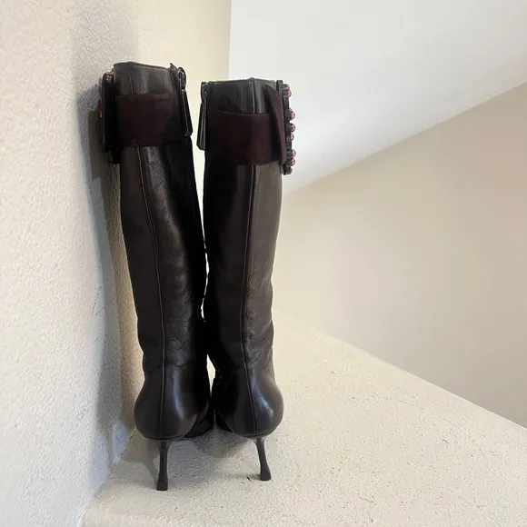 ESCADA KNEE HIGH‎ BROWN SOFT LEATHER BOOTS WITH EMBELISHMENT. Size 35.5 READ