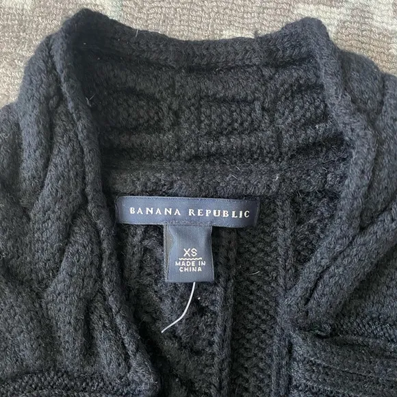 EUC Banana Republic 100% Merino Wool cableknit sweater double breasted buttons