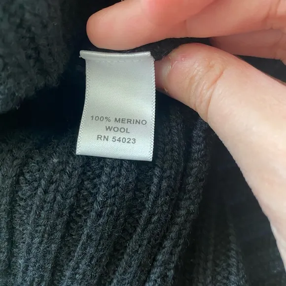 EUC Banana Republic 100% Merino Wool cableknit sweater double breasted buttons