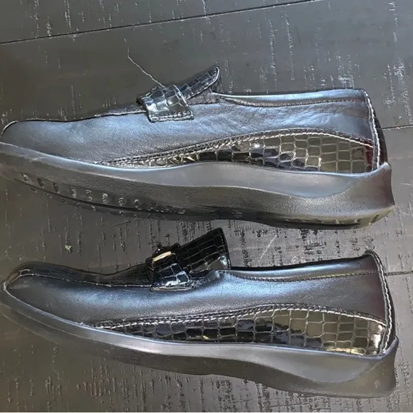 Excellent Preowned Condition Aetrex Shoes Size 7 very comfortable and classy.