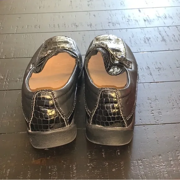 Excellent Preowned Condition Aetrex Shoes Size 7 very comfortable and classy.