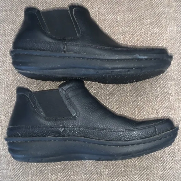 Excellent Preowned Condition Alegria Mens Shoes Size 42. Very nice/ Comfortable