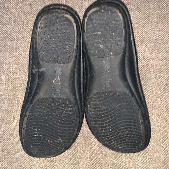 Excellent Preowned Condition Alegria Mens Shoes Size 42. Very nice/ Comfortable