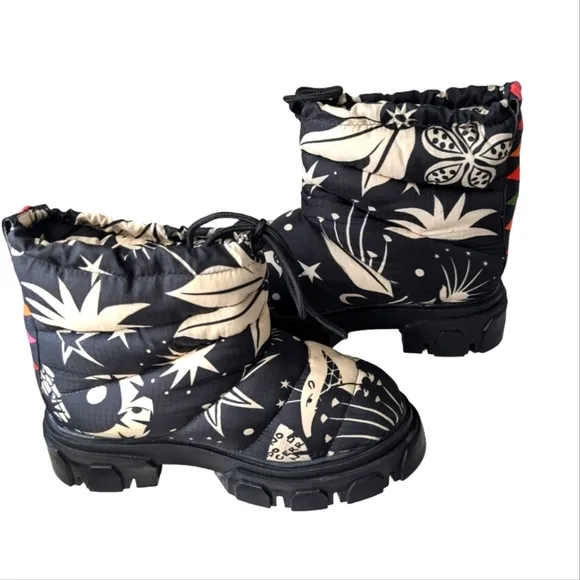 Farm Rio Cerrado Sky Lug Sole Ankle Boots Booties....Size 9.5