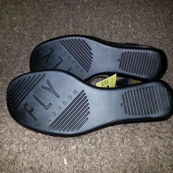 FLY LONDON-HEW-Black Leather Sandals-OpenToe-Wedge Heel-NEW WITH TAG-Sz 7M