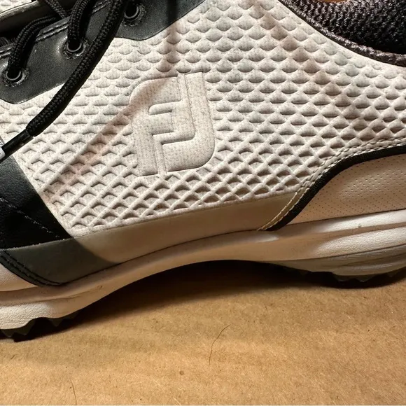 FootJoy Contour Fit men's golf shoes, size 10.5W, soft spike, spring, outdoors