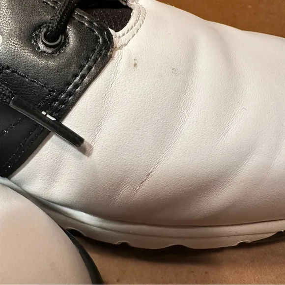 FootJoy Contour Fit men's golf shoes, size 10.5W, soft spike, spring, outdoors