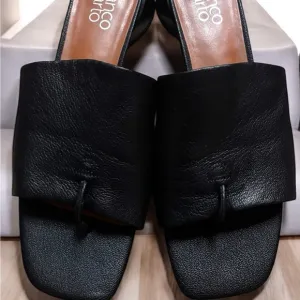 Franco Sarto Black Heeled Shoes with Sleek Design