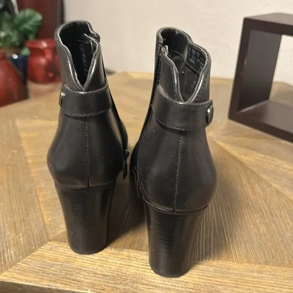 Franco Sarto Ilaria Ankle Booties (A0007)
