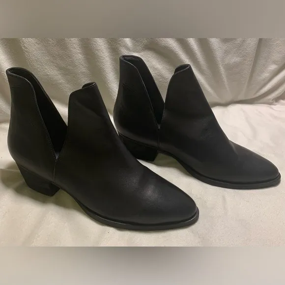 Free People Charm Double V Ankle Boots Black Leather size EU 38.5 / US 8 NWOB