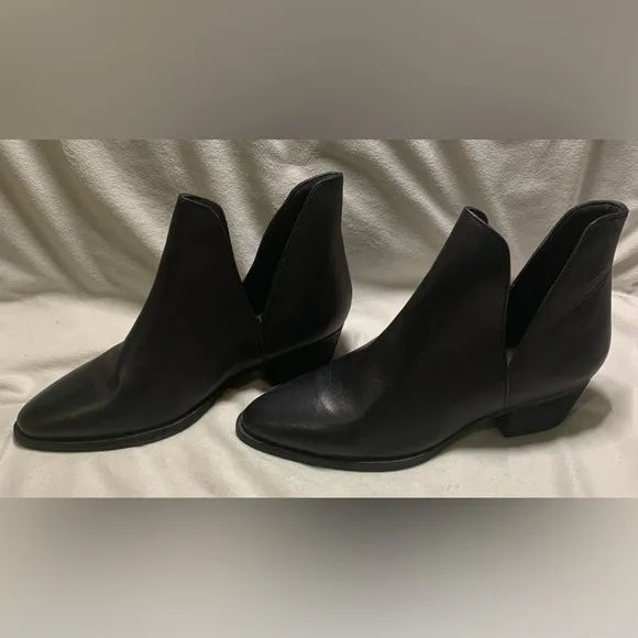 Free People Charm Double V Ankle Boots Black Leather size EU 38.5 / US 8 NWOB