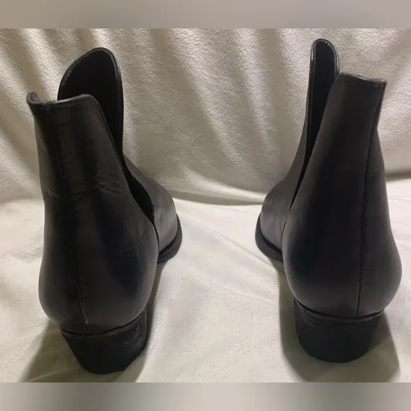 Free People Charm Double V Ankle Boots Black Leather size EU 38.5 / US 8 NWOB