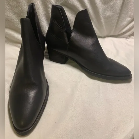 Free People Charm Double V Ankle Boots Black Leather size EU 38.5 / US 8 NWOB