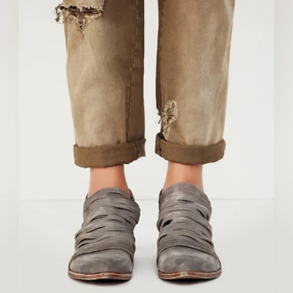 Free People | ‘Lost Valley’ Distressed Leather Ankle Boot Gray Sz 38 *Italy*