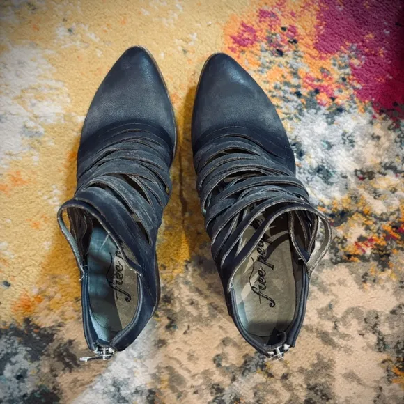 Free People | ‘Lost Valley’ Distressed Leather Ankle Boot Gray Sz 38 *Italy*
