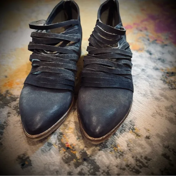 Free People | ‘Lost Valley’ Distressed Leather Ankle Boot Gray Sz 38 *Italy*