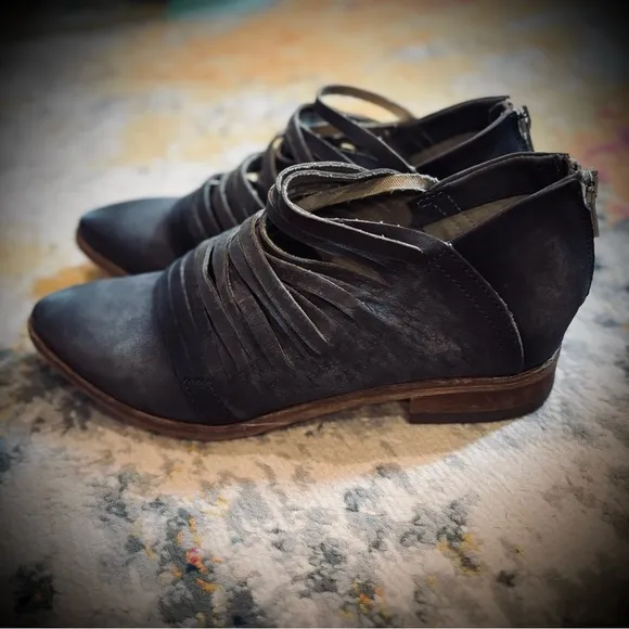 Free People | ‘Lost Valley’ Distressed Leather Ankle Boot Gray Sz 38 *Italy*