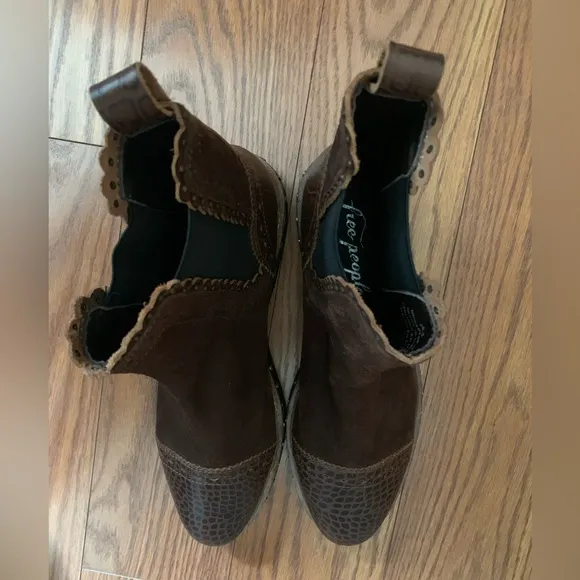 Free People NEW Atlas Studded Chelsea Boots Chocolate size 39.5 US9