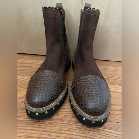 Free People NEW Atlas Studded Chelsea Boots Chocolate size 39.5 US9