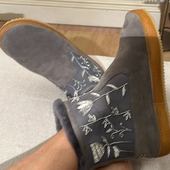 Free people NWT Laidback London Gray Suede and shearling. Boho and warm! ❤️🌈