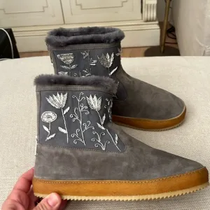Free people NWT Laidback London Gray Suede and shearling. Boho and warm! ❤️🌈