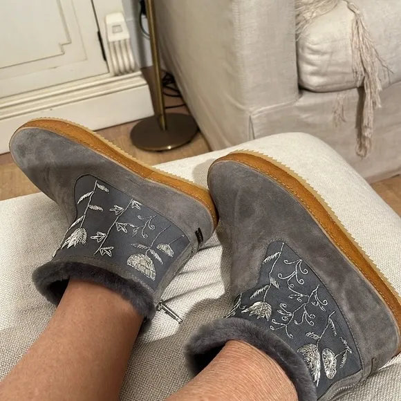 Free people NWT Laidback London Gray Suede and shearling. Boho and warm! ❤️🌈